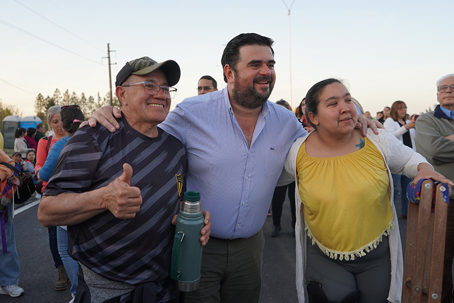Intendente con vecinos
