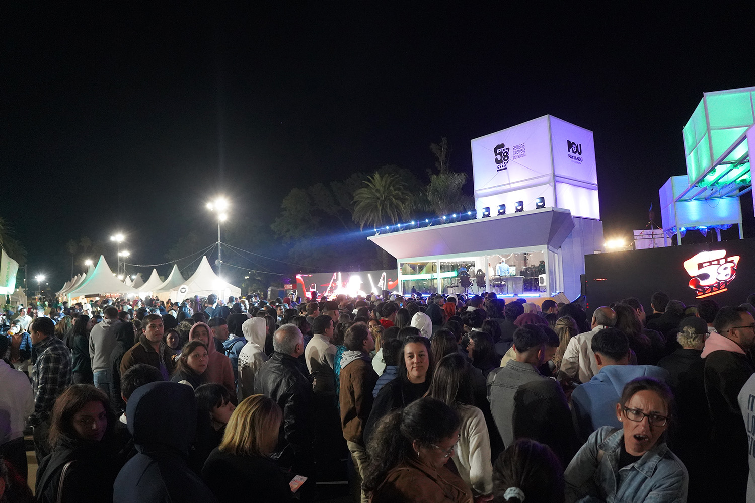 Una multitud aclamó a María Becerra en el Anfiteatro del Río Uruguay