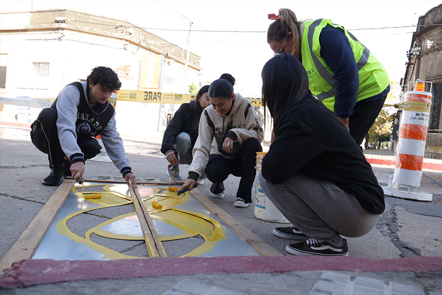 Pintada de lazo amarillo en calles