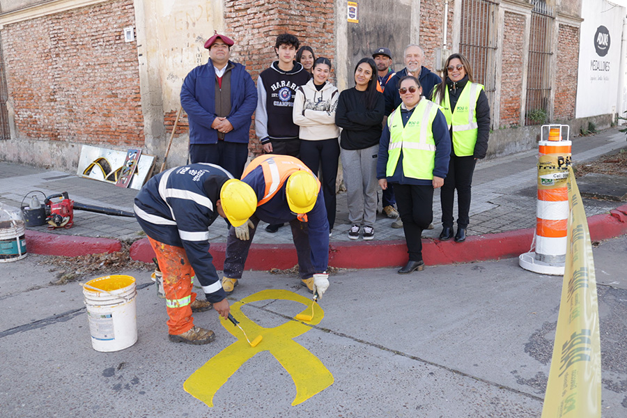 Pintada de lazo amarillo en calles