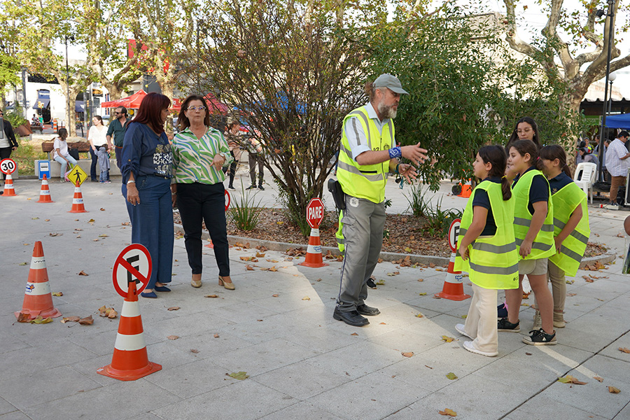 Intendente recorriendo la actividad