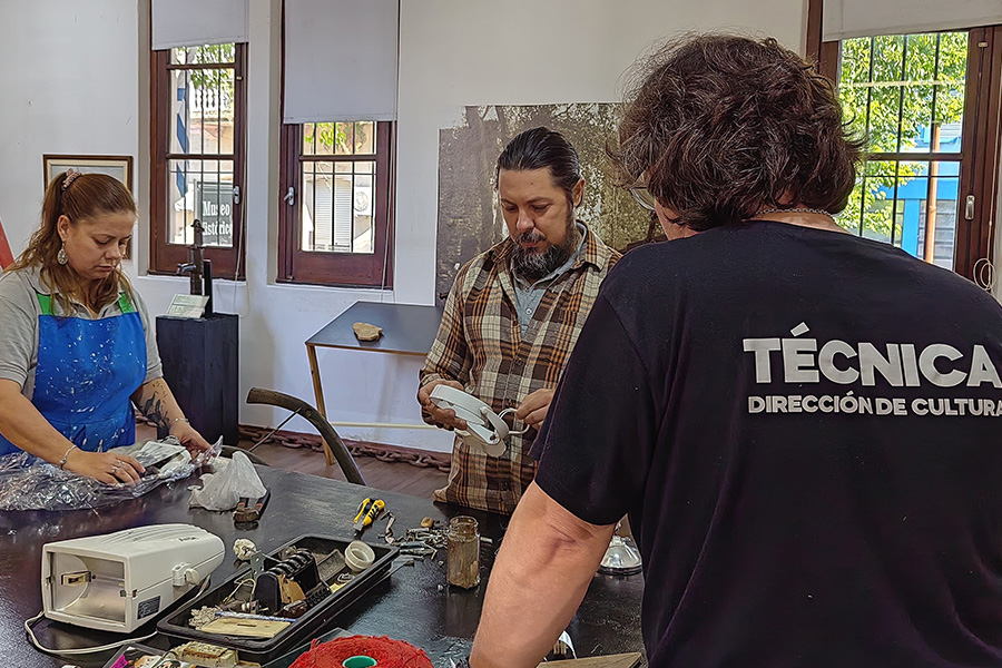 Tecnicos Museo en plena labor