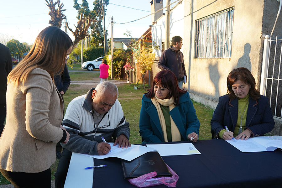 Firma de convenio con vecinos