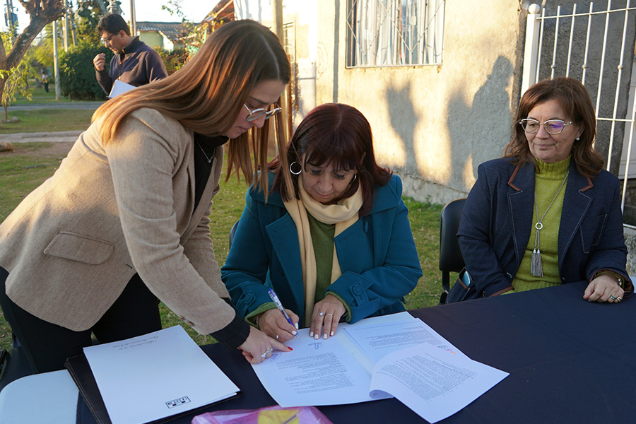 Intendente firma convenio