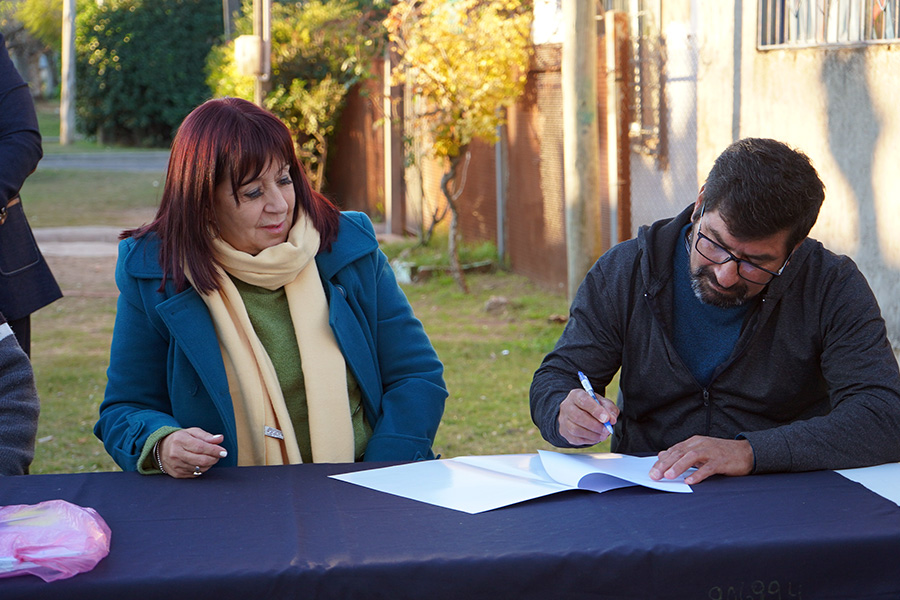 Firma de convenio con vecinos