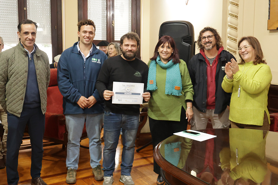 Intendente con propietario de Bunker