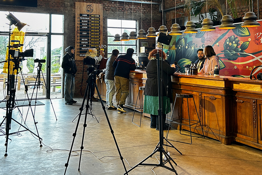 Set de filmación con alumnos