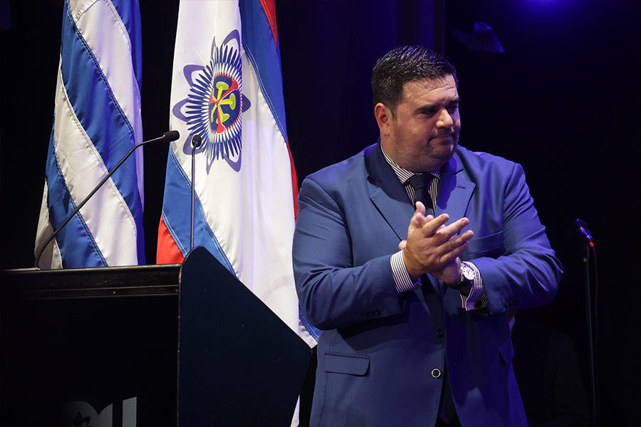 Intendente culminando el discurso