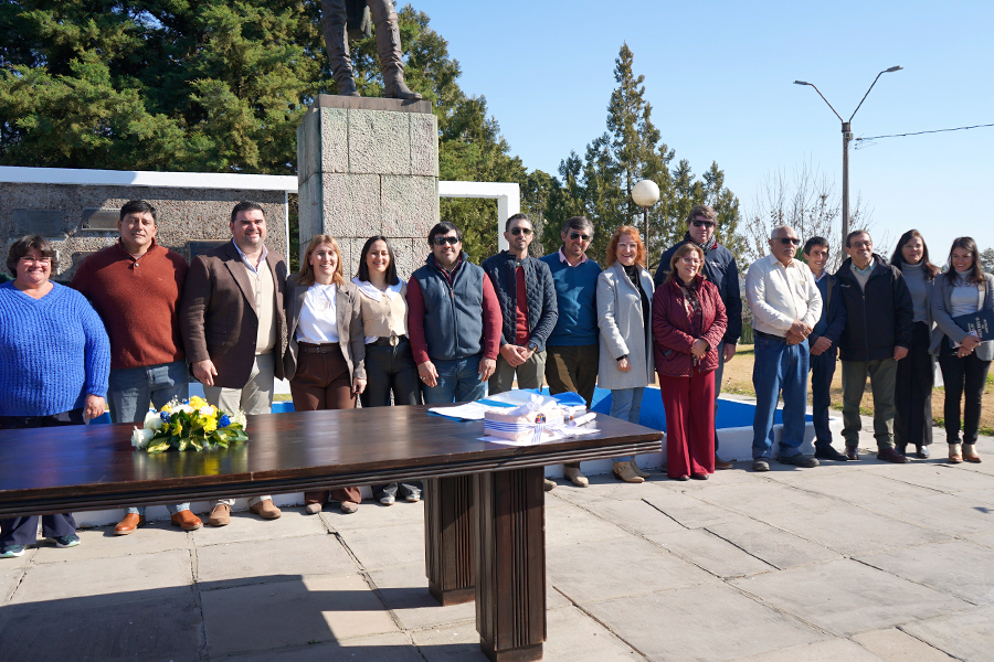 Intendente junto a consejales de Quebracho y alcalde