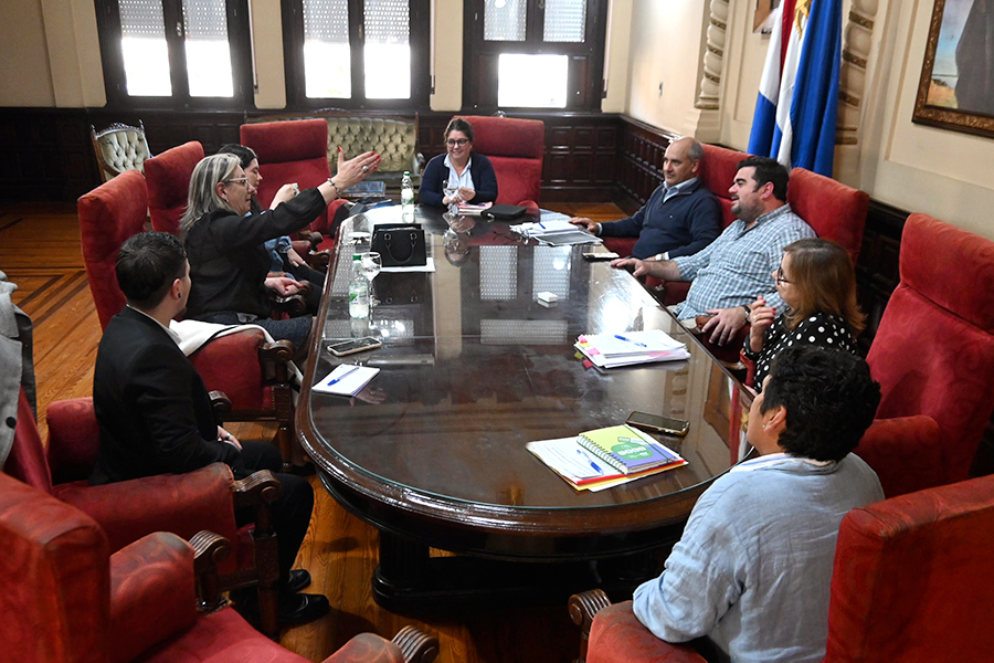Intendente con autoridades