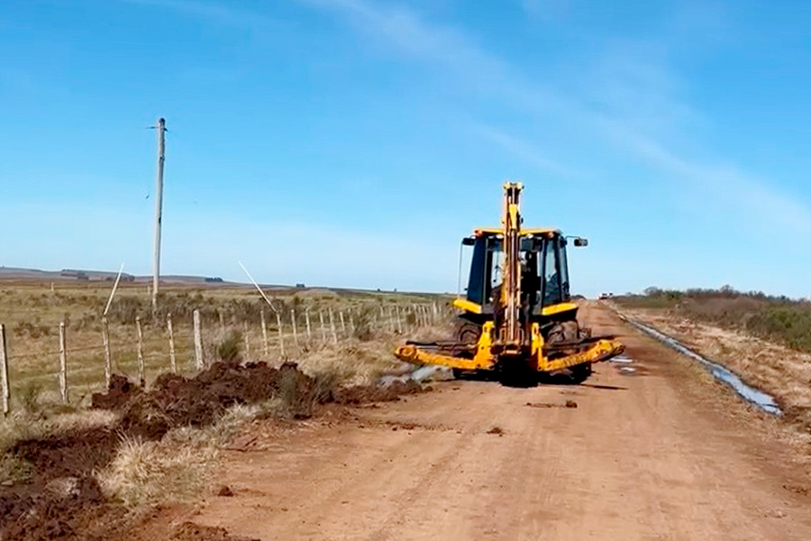 Máquina en caminería rural