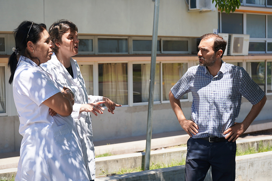 Director de transito junto a integrantes de la escuela