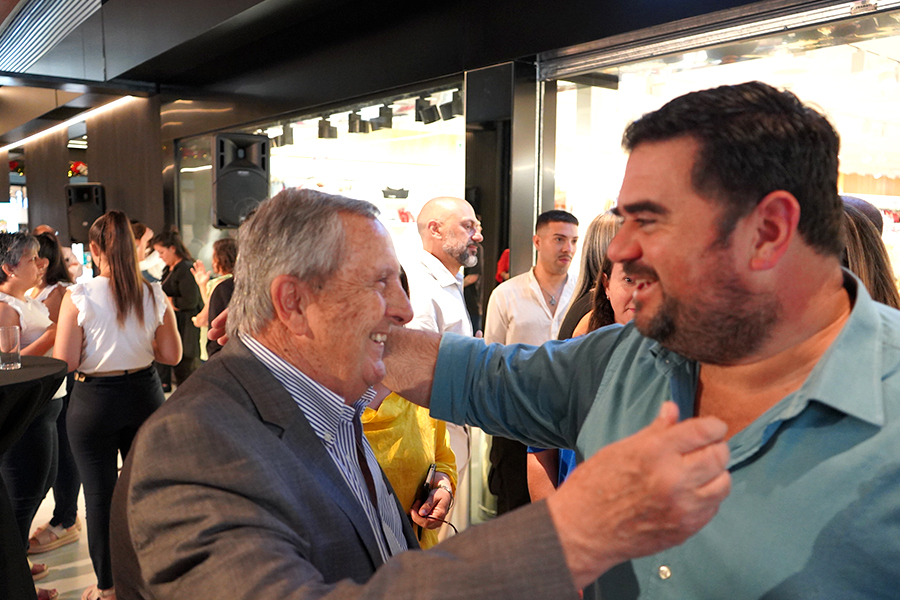 Intendente junto a Lecueder