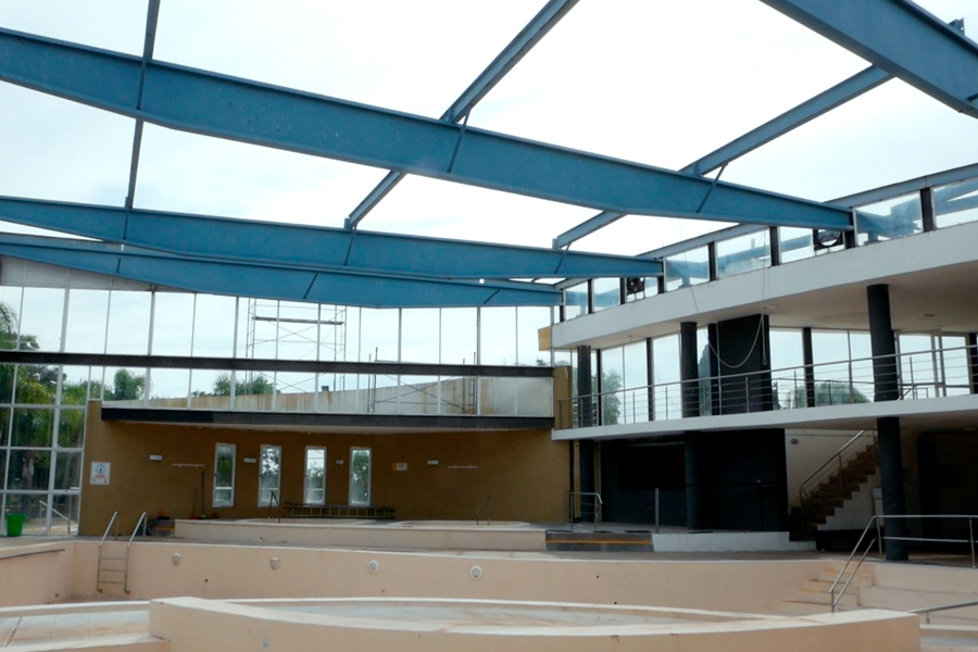 Obra en la piscina