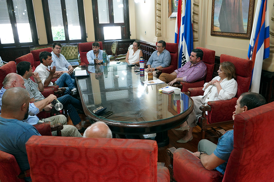 Intendente reunido con políticos sanduceros