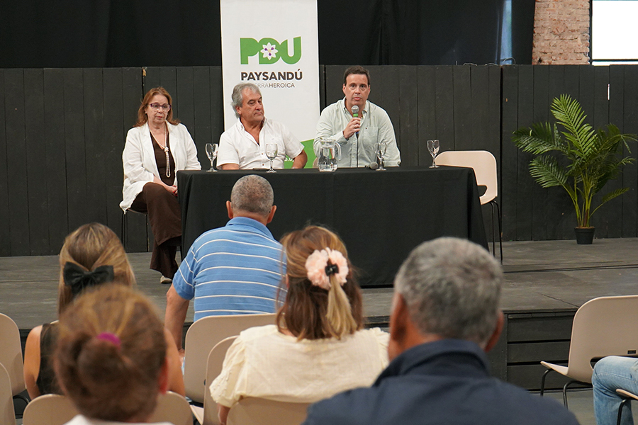 Director de BPS frente al público presente