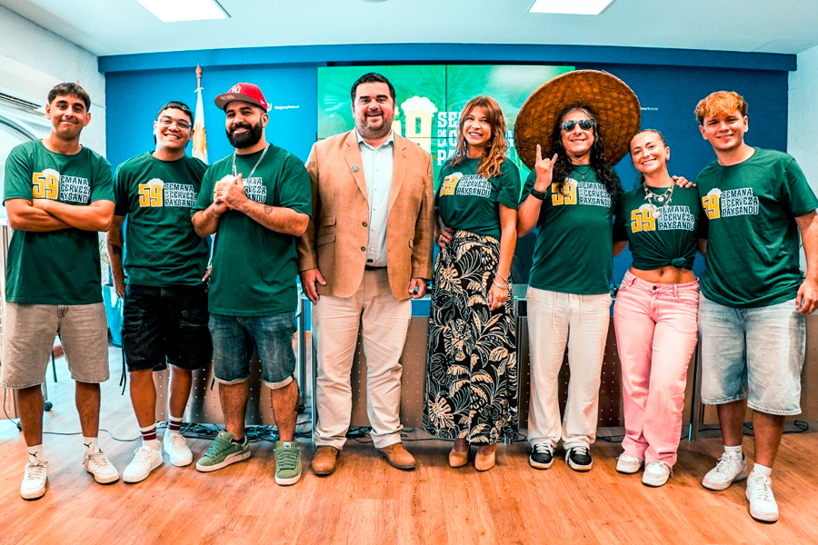 Intendente junto a influencers