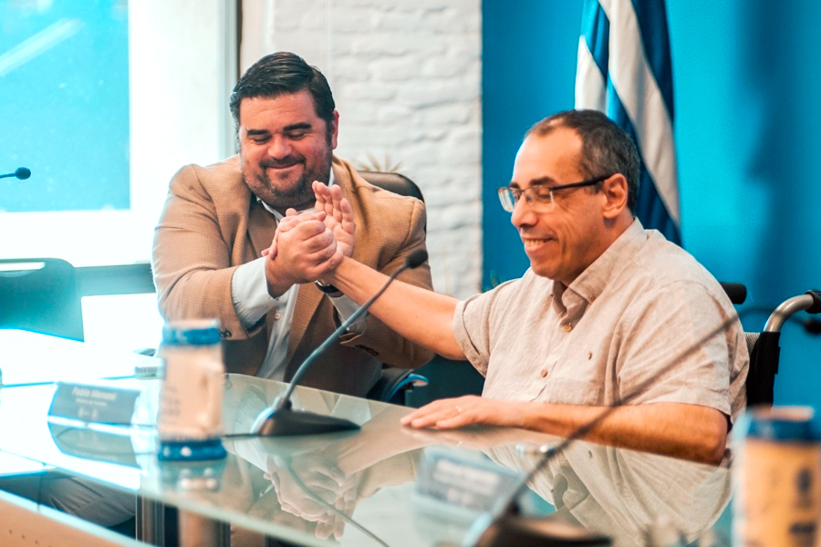 Intendente saludando a Ministro
