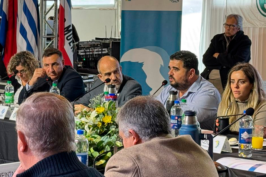 Intendente Olivera en Congreso de Intendentes