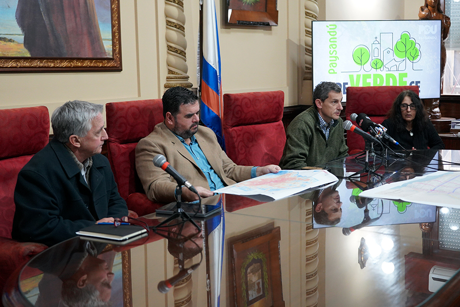 Intendente y autoridades en rueda de prensa