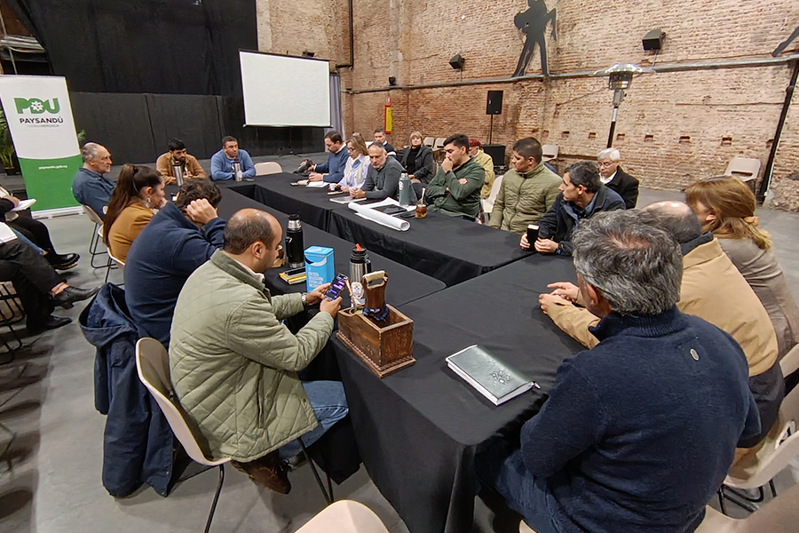 Alcaldes y directores reunidos