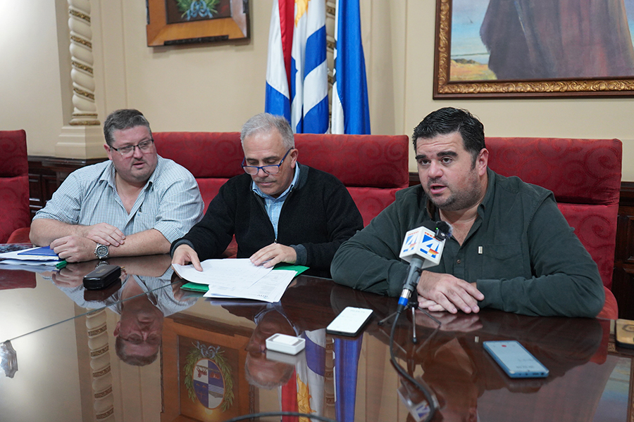 Intendente Olivera en rueda de prensa