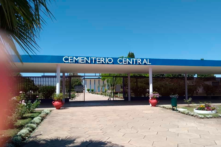 Puerta cementerio Paysandú